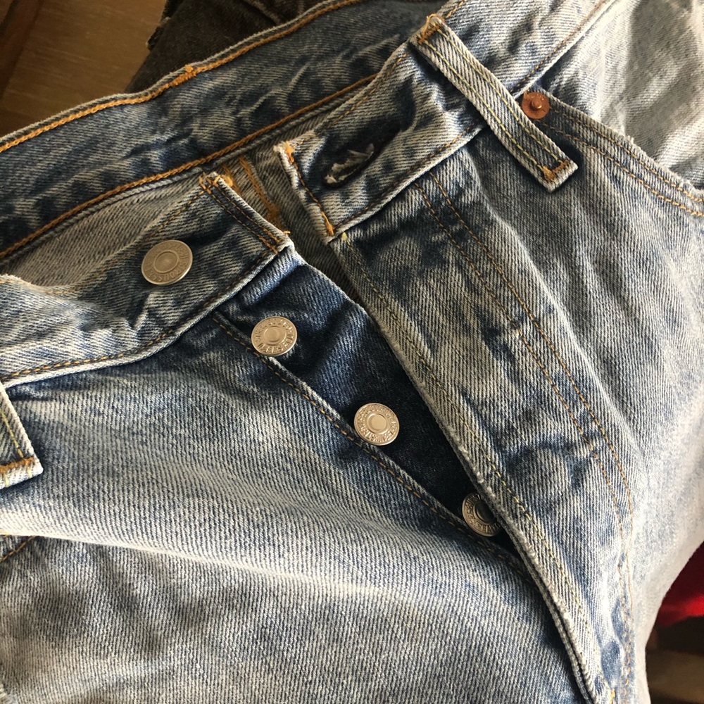 Levi’s Light Wash 501 Straight Leg Jean